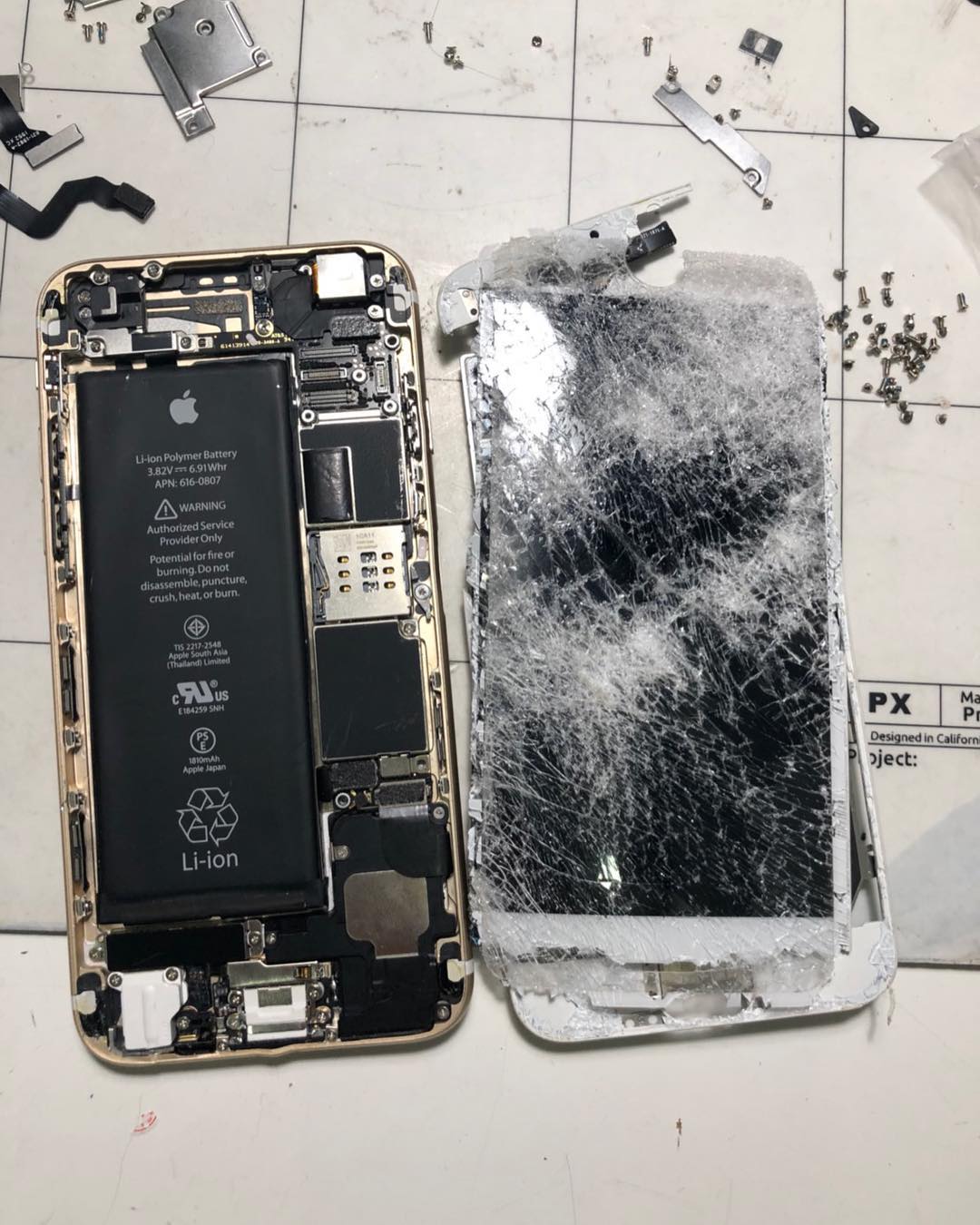 iPhone 7 после ООочень сильного удара об землю | Banana Service - ремонт iPhone в Алматы
