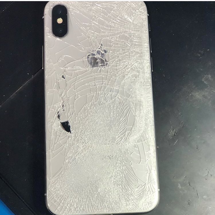 Замена задней крышки iPhone XS | Banana Service - ремонт iPhone в Алматы