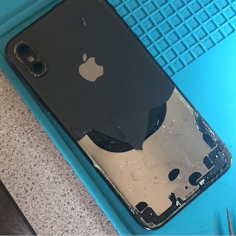 Замена задней крышки iPhone X | Banana Service - ремонт iPhone в Алматы