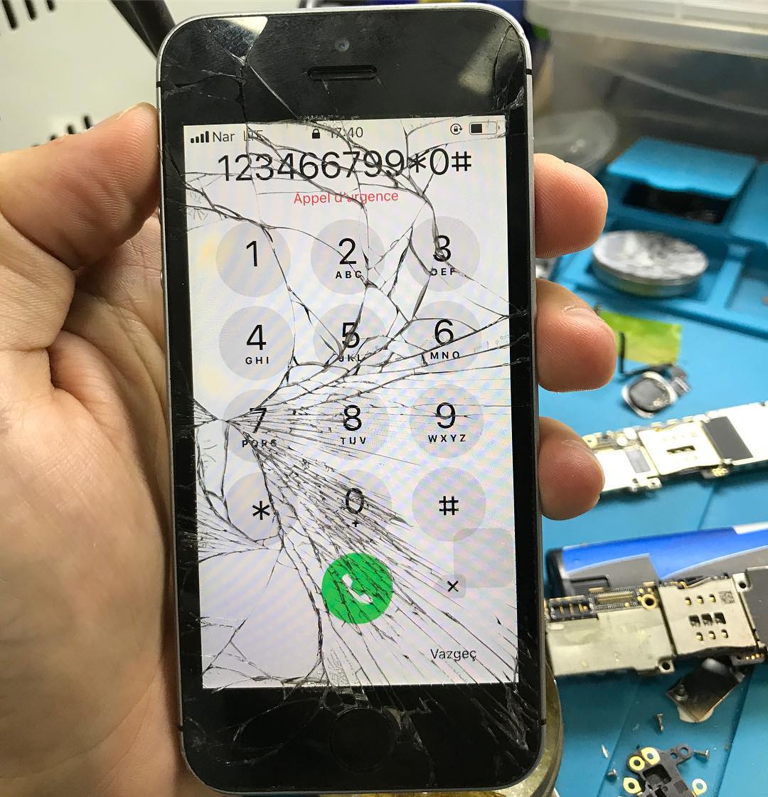 iPhone 7 c разбитым стеклом, менять дисплей в сборе не нужно